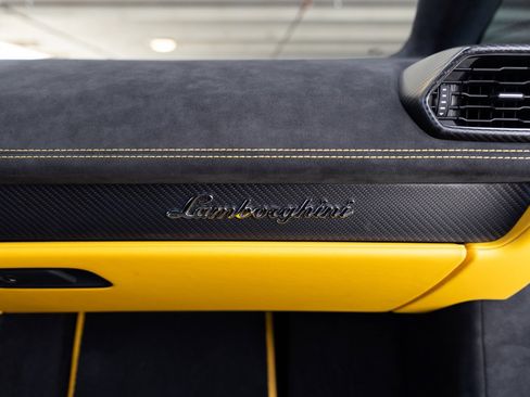 Used 2024 Lamborghini Huracan Tecnica image 32