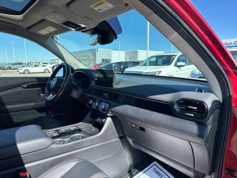 Used 2023 Honda Pilot Touring image 35