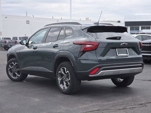 Used 2025 Chevrolet Trax LT w/ Driver Confidence Package FWD image 19