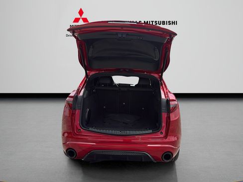 Used 2023 Alfa Romeo Stelvio Veloce AWD/4WD image 9