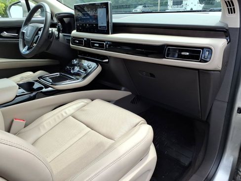 Used 2023 Lincoln Nautilus Reserve w/ Equipment Group 201A AWD/4WD image 9