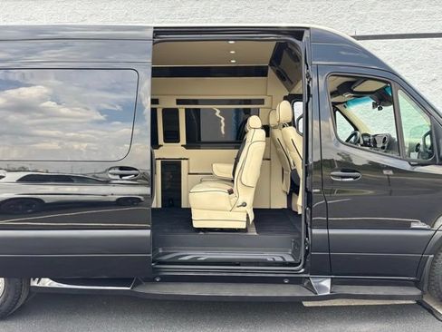 Used 2024 Mercedes-Benz Sprinter 3500 image 7
