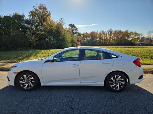 Used 2017 Honda Civic EX image 2