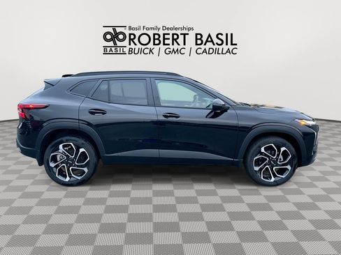 Used 2024 Chevrolet Trax RS w/ Sunroof Package FWD image 9