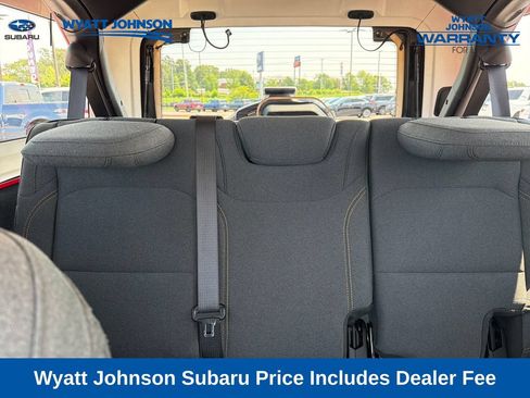 Used 2025 Jeep Wrangler Unlimited Sahara AWD/4WD image 30