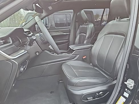 Used 2025 Jeep Grand Cherokee Limited 4xe image 5