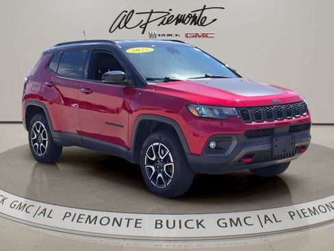 Used 2025 Jeep Compass Trailhawk AWD/4WD image 1