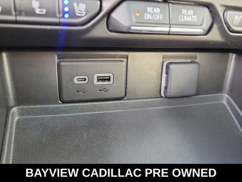 Used 2023 GMC Yukon SLT AWD/4WD image 38