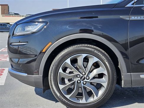 Certified 2023 Lincoln Nautilus Reserve image 9