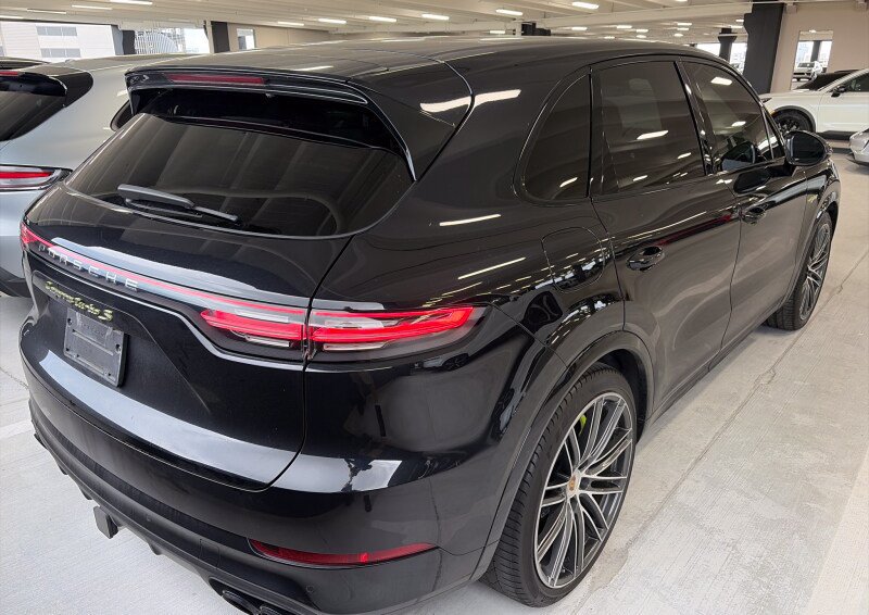 Certified 2020 Porsche Cayenne Turbo S AWD/4WD image 3