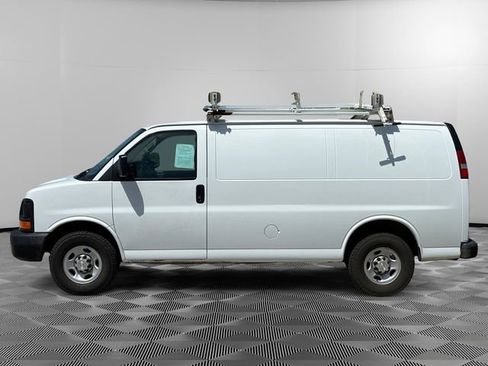 Used 2015 Chevrolet Express 2500 RWD image 2
