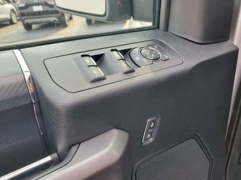 Used 2019 Ford F150 XLT w/ Equipment Group 302A Luxury AWD/4WD image 9