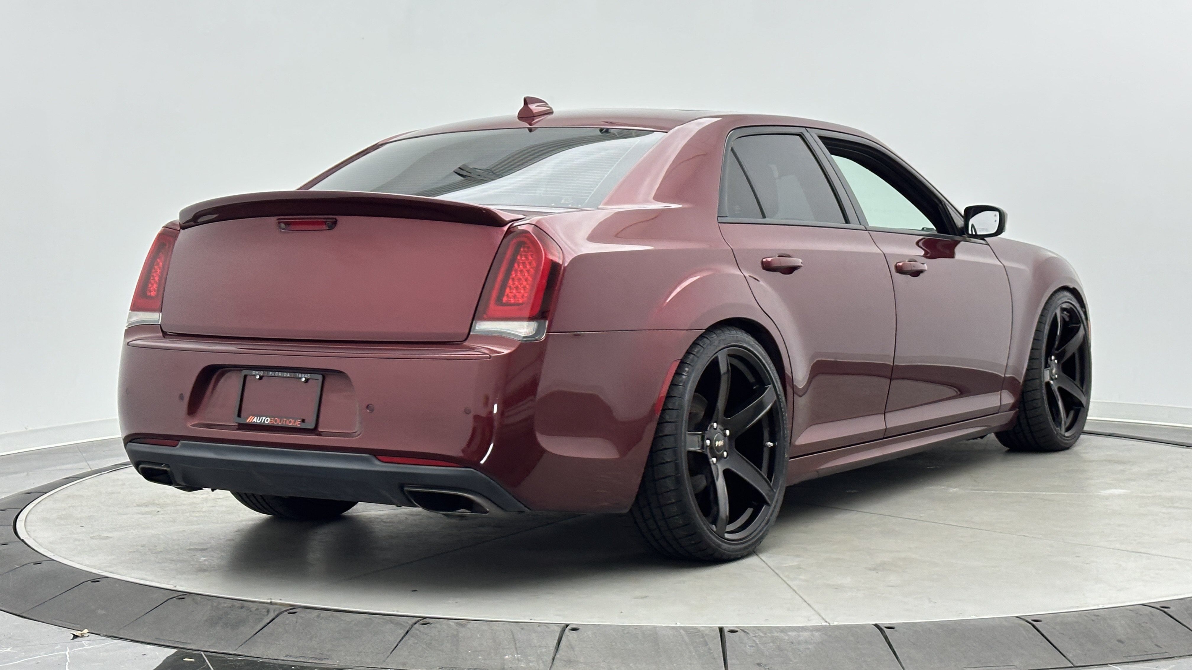 Used 2018 Chrysler 300 S w/ 300S Premium Group RWD image 10