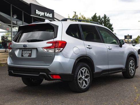 Used 2019 Subaru Forester Premium AWD/4WD image 9