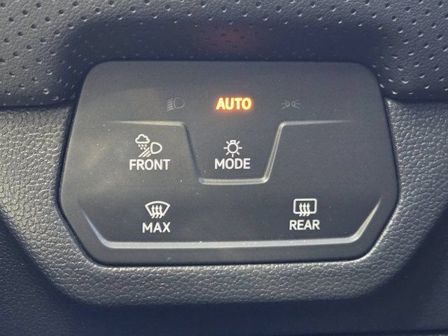 Used 2024 Volkswagen Atlas SE w/ Panoramic Sunroof Package FWD image 21