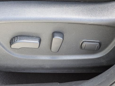 Used 2019 Nissan Rogue SV FWD image 17