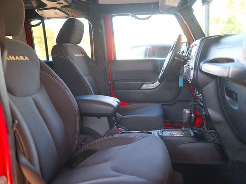 Used 2015 Jeep Wrangler Unlimited Sahara AWD/4WD image 23