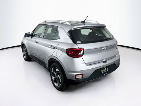 Used 2025 Hyundai Venue SEL FWD image 5