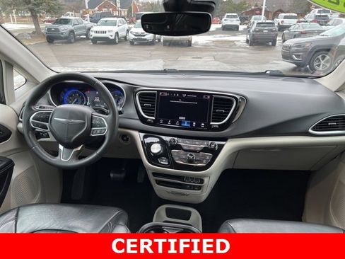 Certified 2022 Chrysler Pacifica Touring-L image 15
