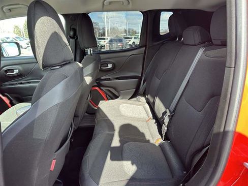 Used 2015 Jeep Renegade Trailhawk image 12