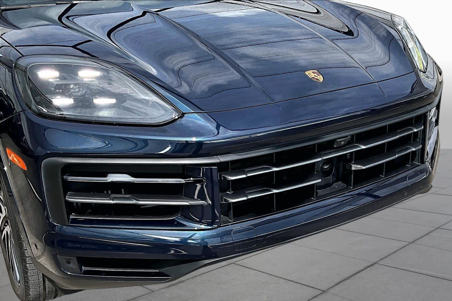 Used 2024 Porsche Cayenne AWD/4WD image 30