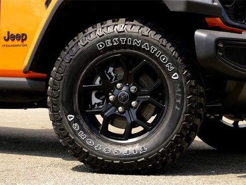 New 2025 Jeep Gladiator Willys image 2