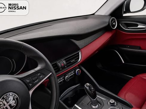 Used 2019 Alfa Romeo Giulia AWD image 9