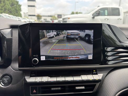 Used 2025 Toyota Camry SE FWD image 25