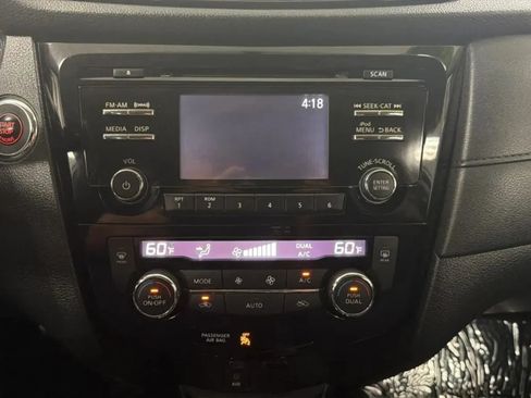 Used 2017 Nissan Rogue SV FWD image 14