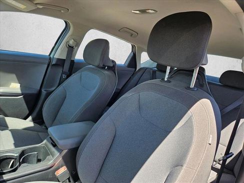 Used 2025 Kia K4 FWD image 12