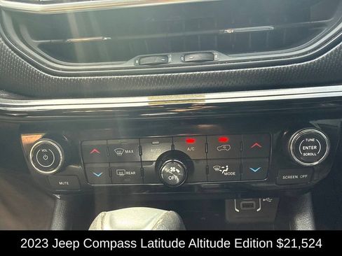 Used 2023 Jeep Compass Latitude w/ Convenience Group AWD/4WD image 19