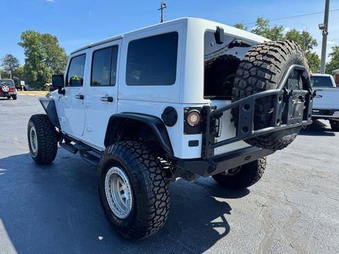 Used 2018 Jeep Wrangler Unlimited Rubicon w/ Cold Weather Group AWD/4WD image 5