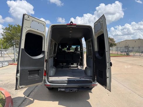 Used 2024 Mercedes-Benz Sprinter 2500 image 31
