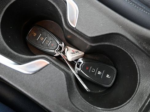 Used 2022 Chevrolet Bolt EUV LT w/ Convenience Package image 11