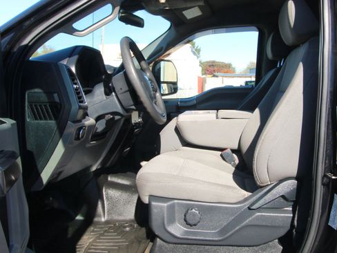 Used 2022 Ford F250 XLT w/ Black Appearance Package image 9