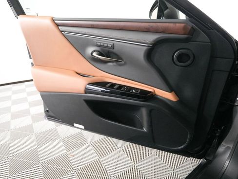 Certified 2024 Lexus ES 350 w/ Premium Package image 12