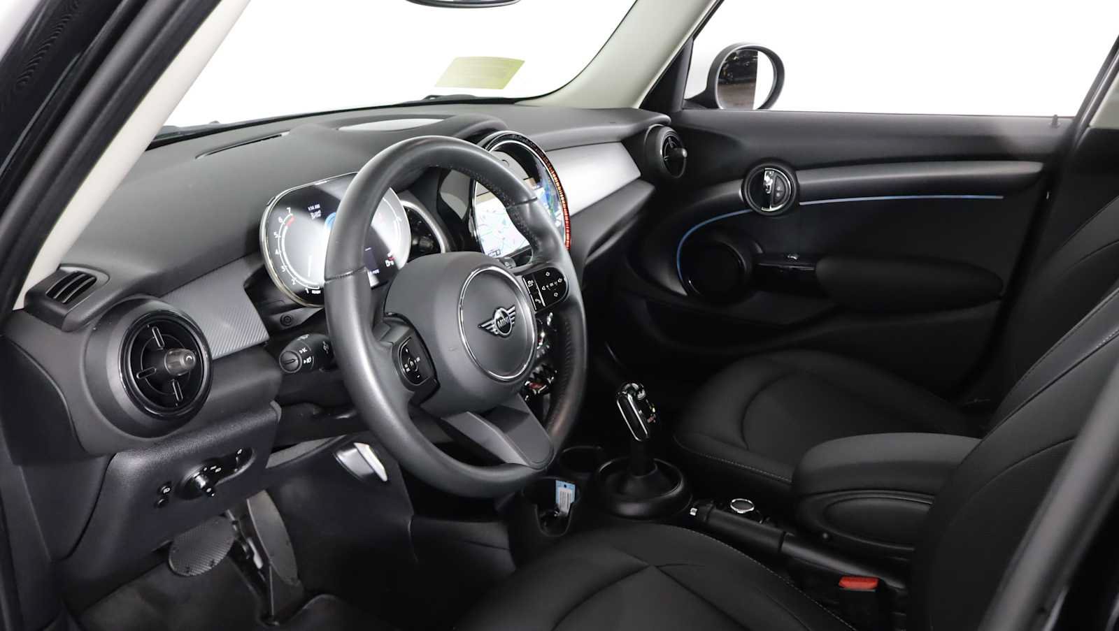 Used 2024 MINI Cooper 4-Door Hardtop FWD image 11