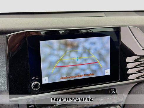 Used 2025 Toyota Camry LE image 5