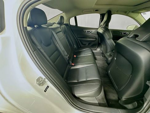 Used 2020 Volvo S60 T6 Momentum image 28