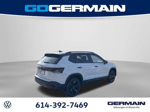 New 2026 Volkswagen Taos SE FWD image 9