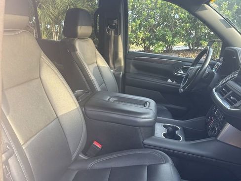 Certified 2022 Chevrolet Tahoe Z71 w/ Luxury Package AWD/4WD image 5