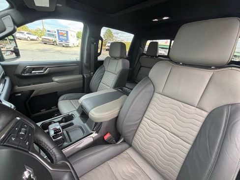 Used 2024 Chevrolet Silverado 1500 ZR2 image 4