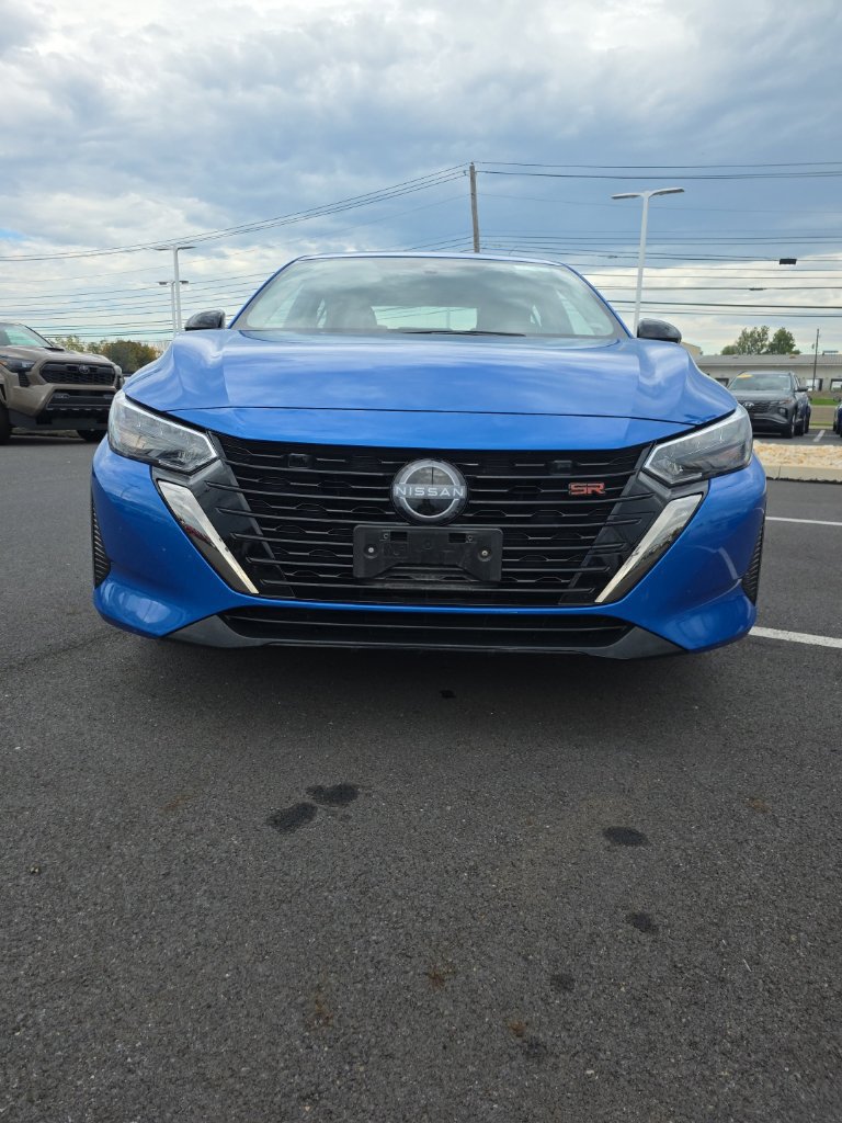 Used 2025 Nissan Sentra SR FWD image 2