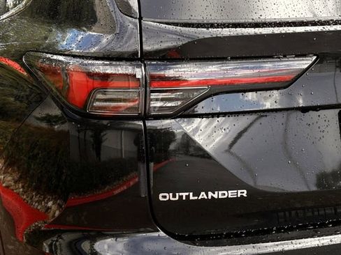 Used 2026 Mitsubishi Outlander SE image 7