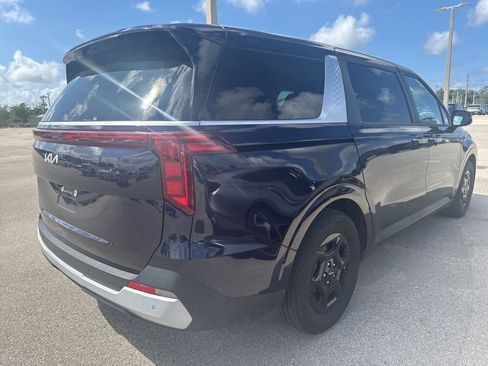 Used 2025 Kia Carnival FWD image 5