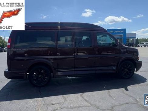Used 2025 Chevrolet Express 2500 w/ Driver Convenience Package RWD image 9