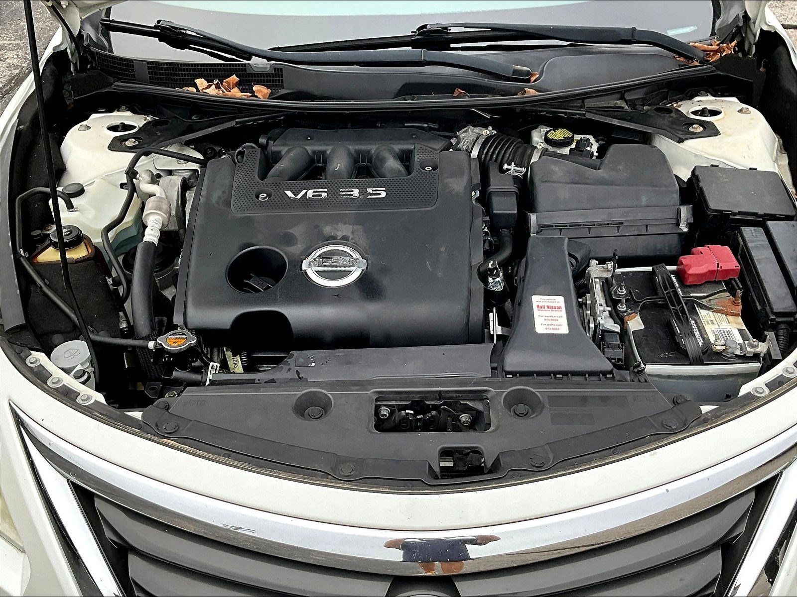 Used 2013 Nissan Altima 3.5 SL w/ Technology Pkg FWD image 30