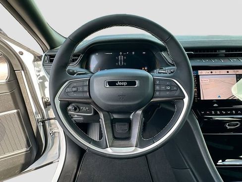 New 2026 Jeep Grand Cherokee Limited RWD image 7
