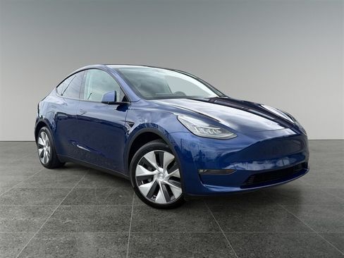 Used 2021 Tesla Model Y Long Range AWD/4WD image 8
