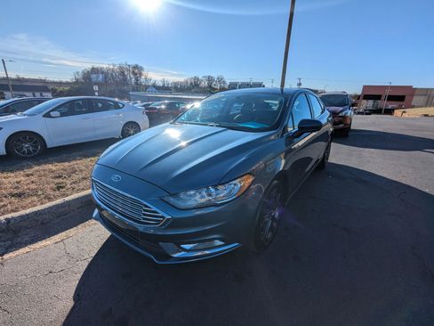 Used 2018 Ford Fusion SE w/ Equipment Group 201A image 3